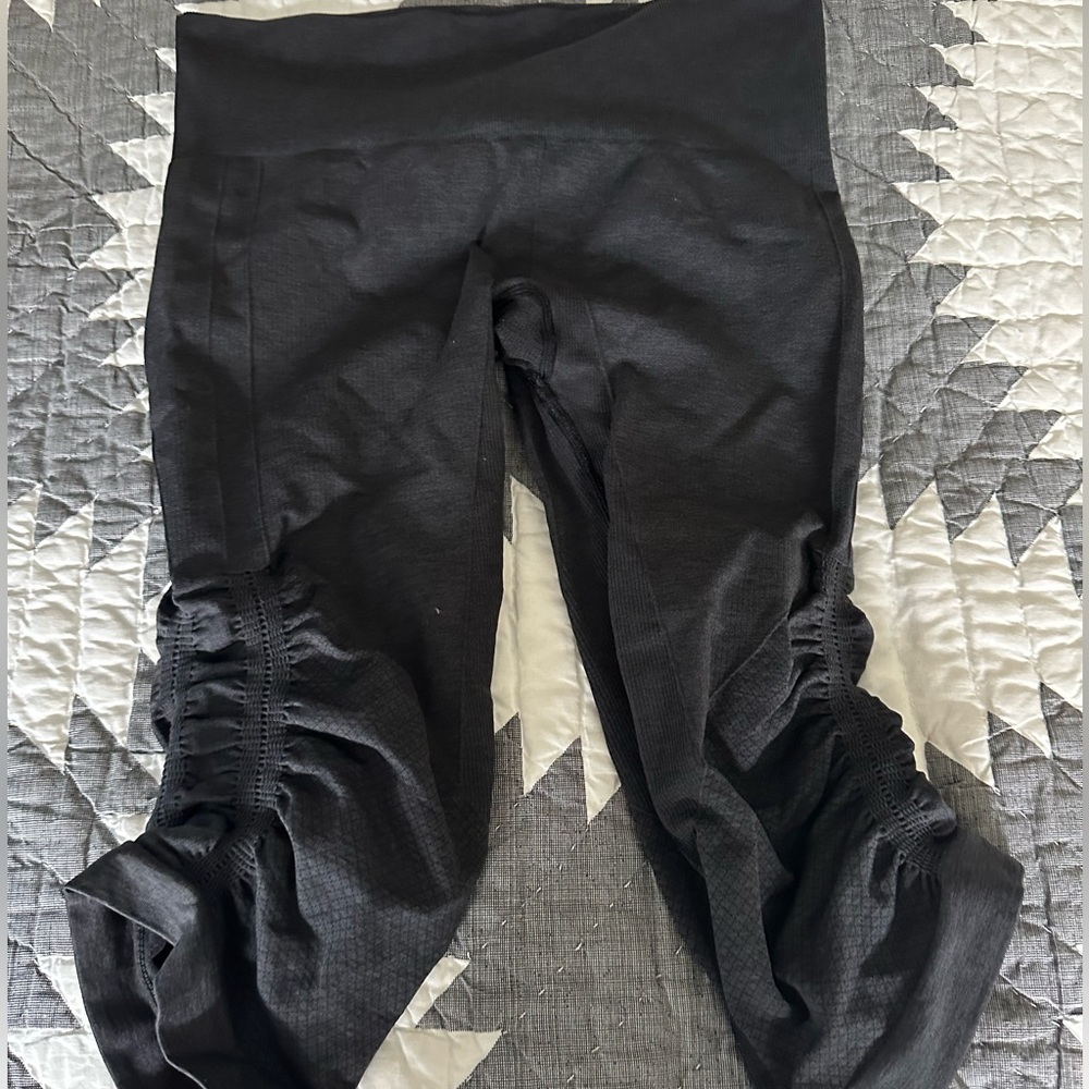 Lululemon In The Flow Crop - Picture 3 of 5
